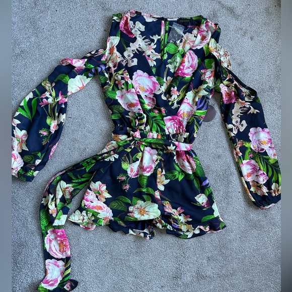 Miss Avenue/hot Miami styles blue and floral cut out shoulder romper. Size M - Picture 1 of 2
